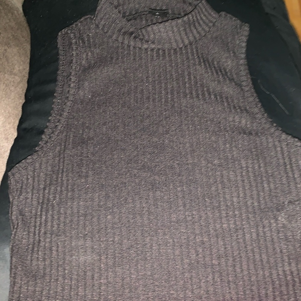 Black sleeveless crop top